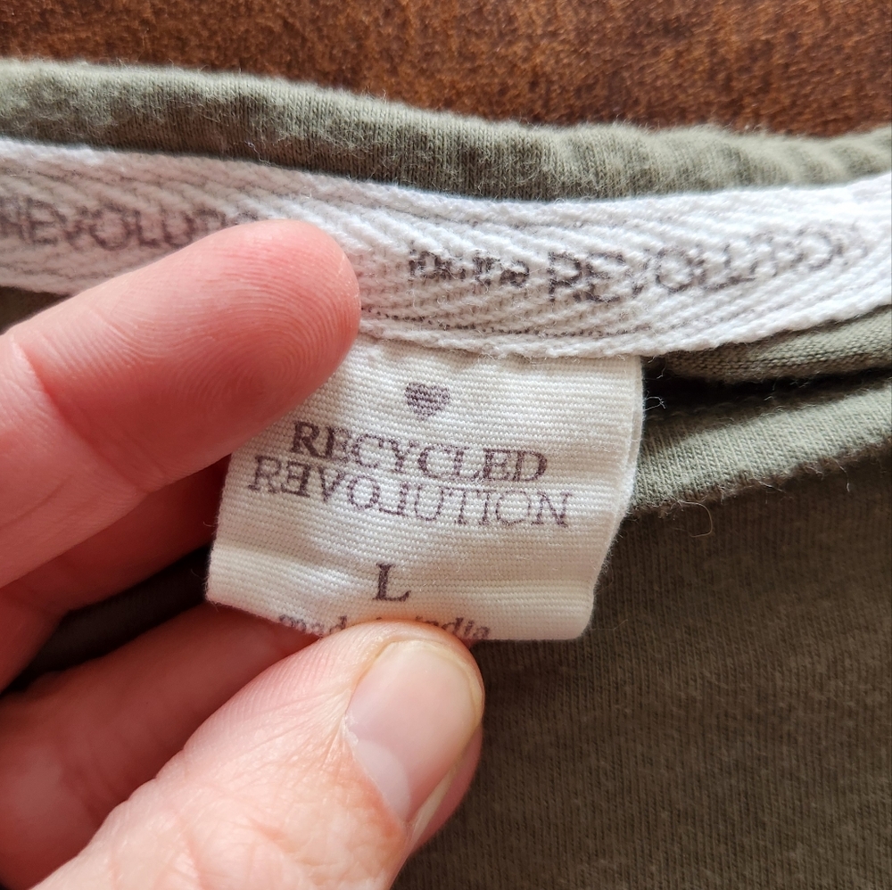Recycled Revolution 'Don't Be Trashy' Cropped Tee - Picture 5 of 6